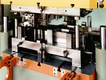 Pressentisch mit Folgeschnitt